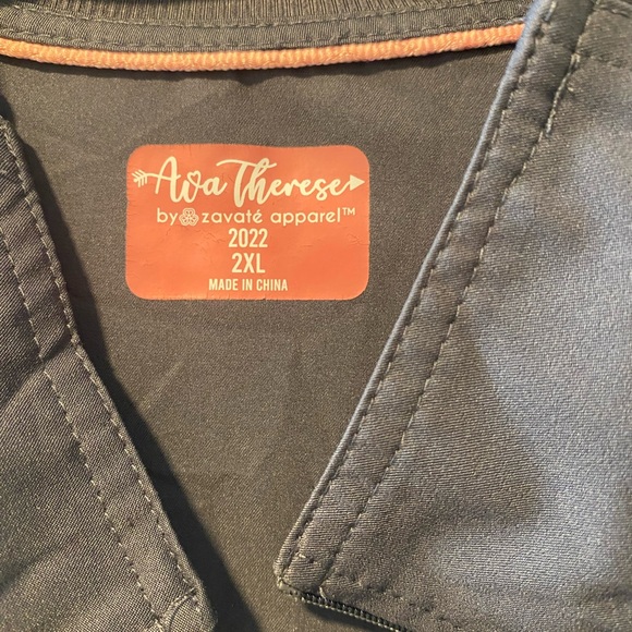 Gray women’s Ava Therese scrub jacket - Picture 2 of 4